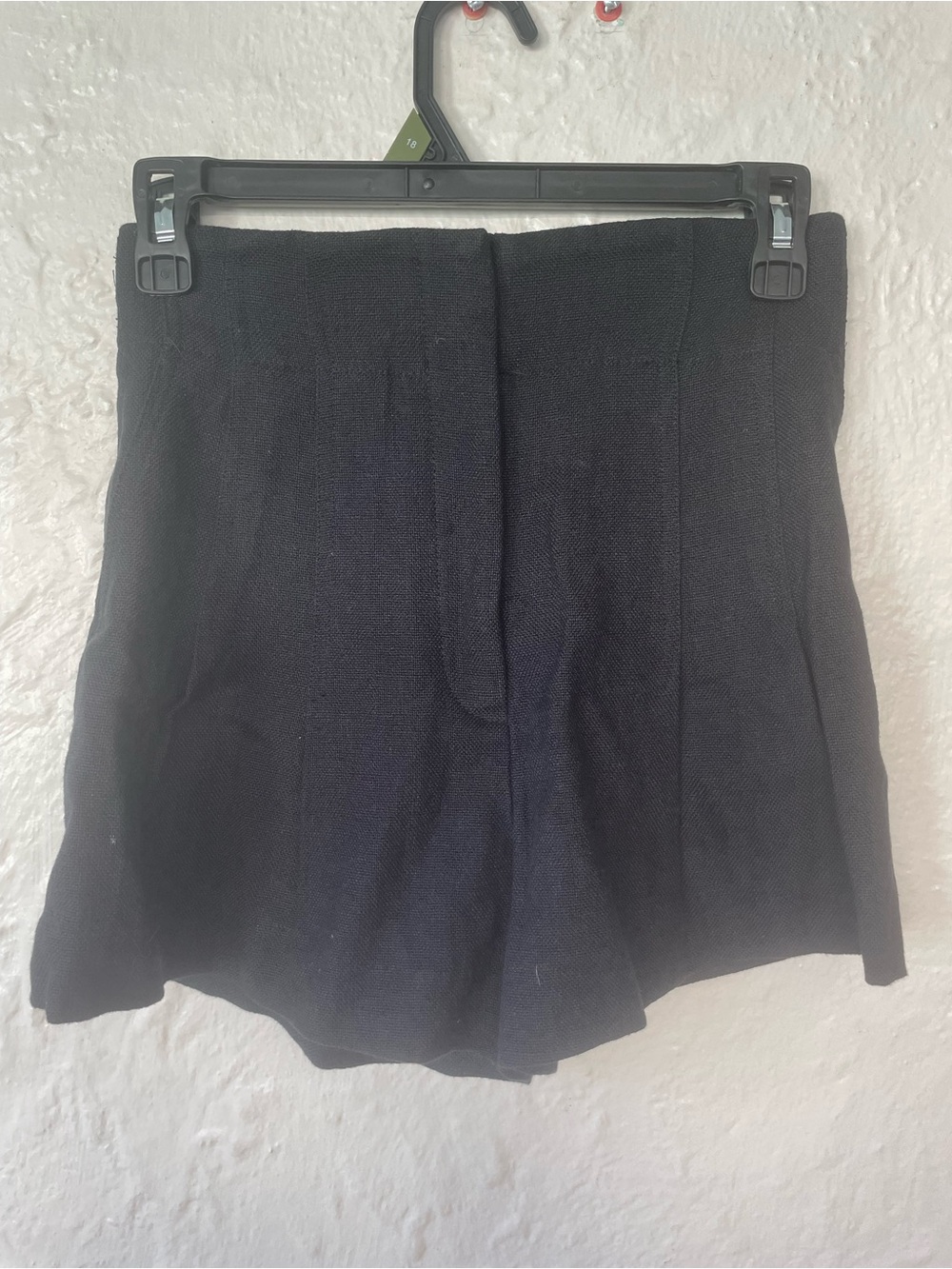 ALC Bennett black pleated high-waisted, tailored textured linen shorts; size 0